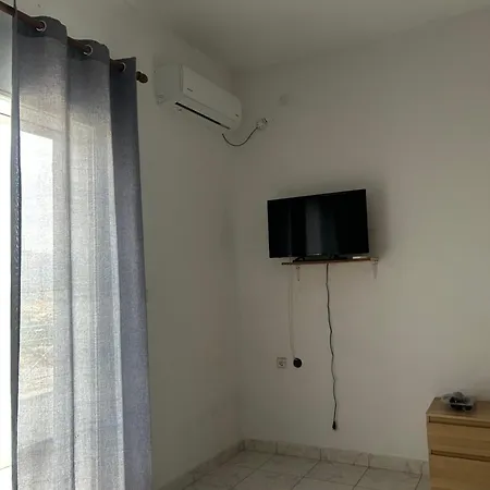 Spiros Apartment Himare